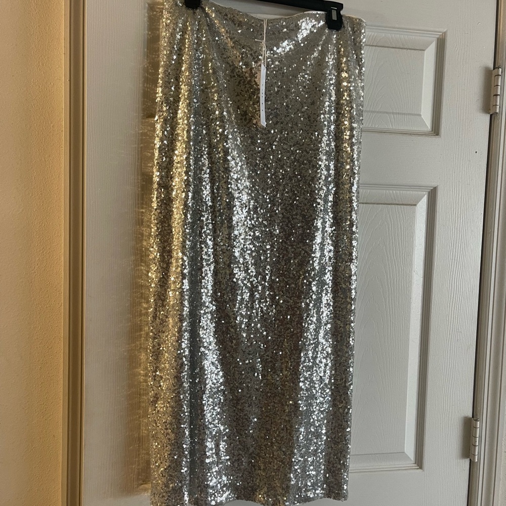 Gilli Silver Sequin Midi Skirt-size large